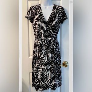 Glamour tropical 🌴 wrap front dress with silver metal circle ⭕️ embellishment